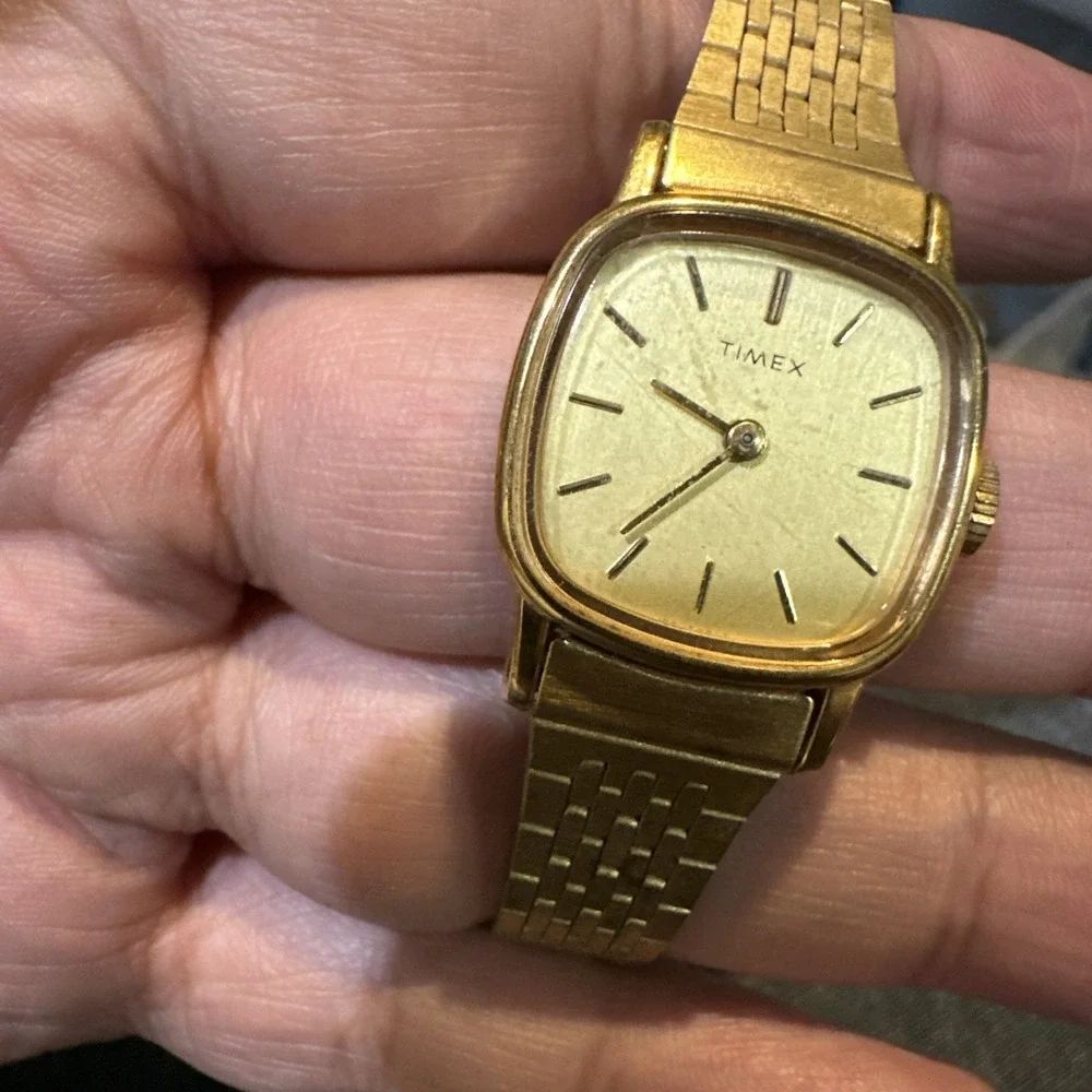 Working Vintage 1970s Timex Ladies Gold Tone Cushion Manual Wind Watch 22mm 6in